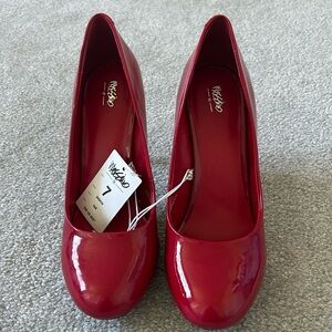 Mossimo Pearce Red Pumps size 7 NWT